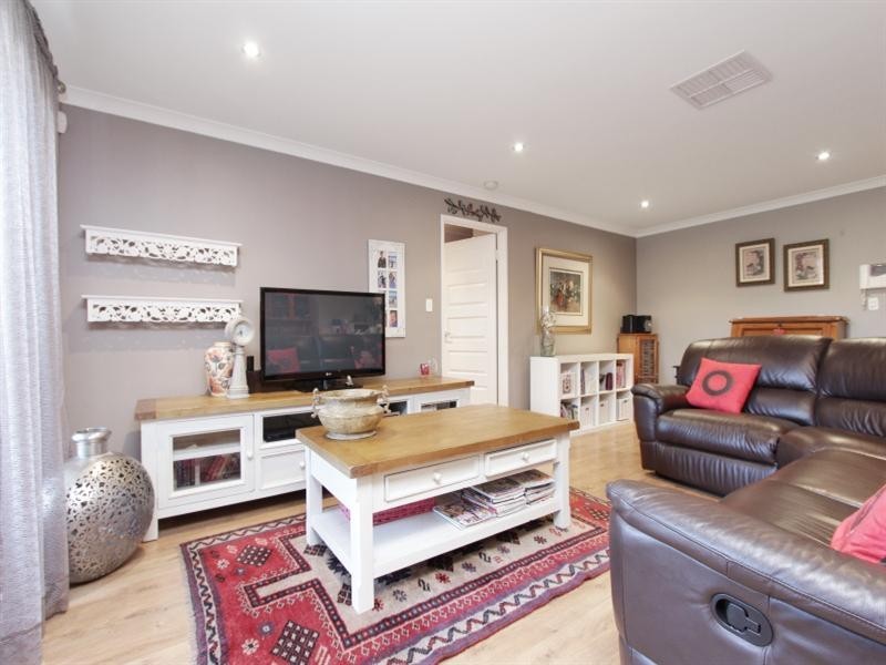 14 Fewson Turn, Ellenbrook WA 6069