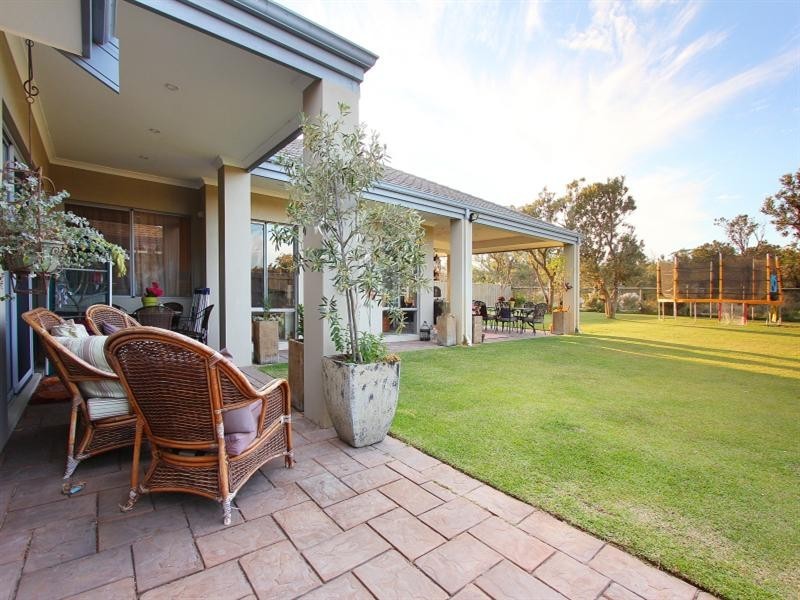 14 Fewson Turn, Ellenbrook WA 6069