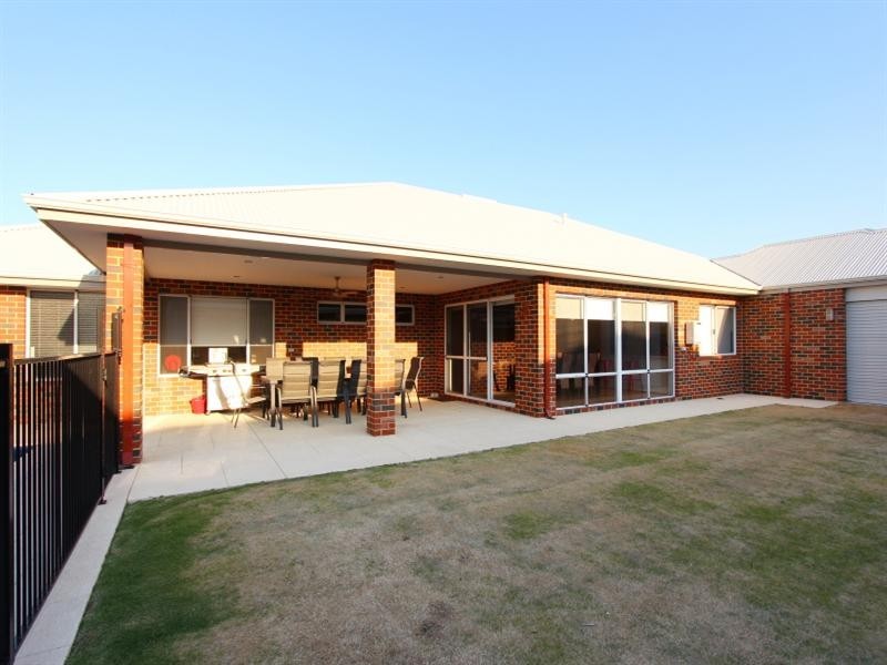 5 Badminton Cross, The Vines WA 6069