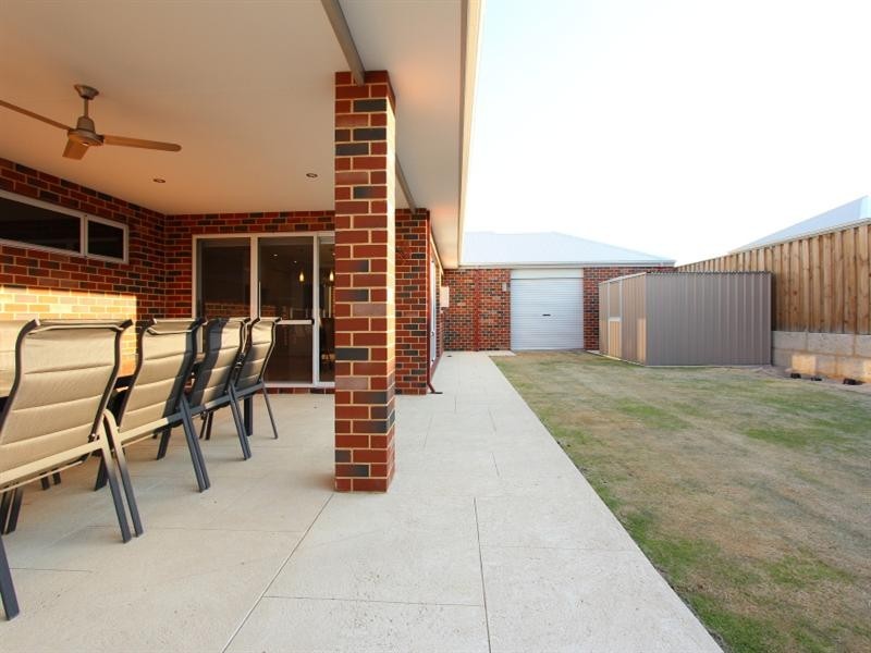 5 Badminton Cross, The Vines WA 6069