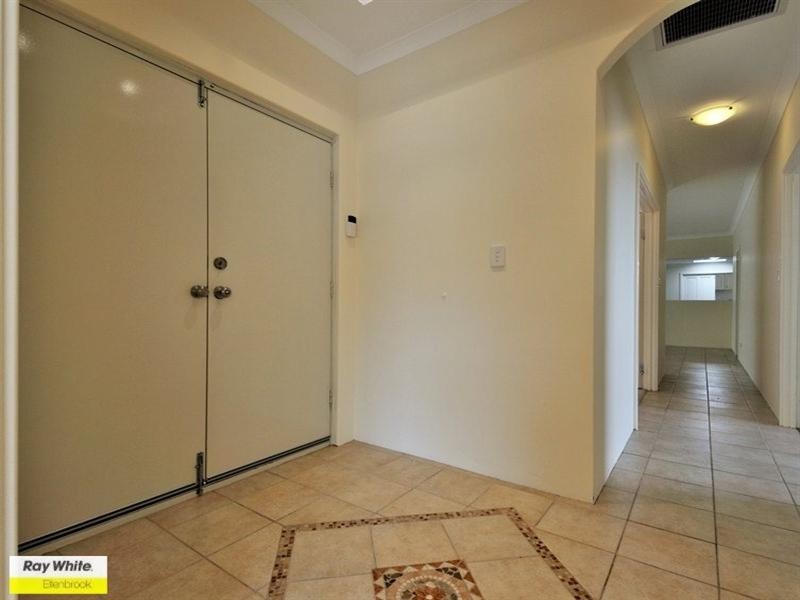 6 Petworth Drive, The Vines WA 6069