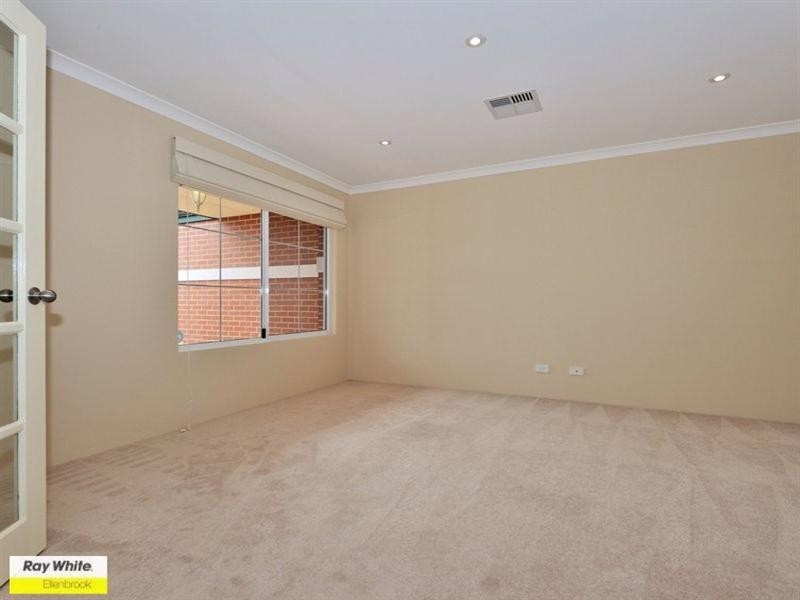 6 Petworth Drive, The Vines WA 6069