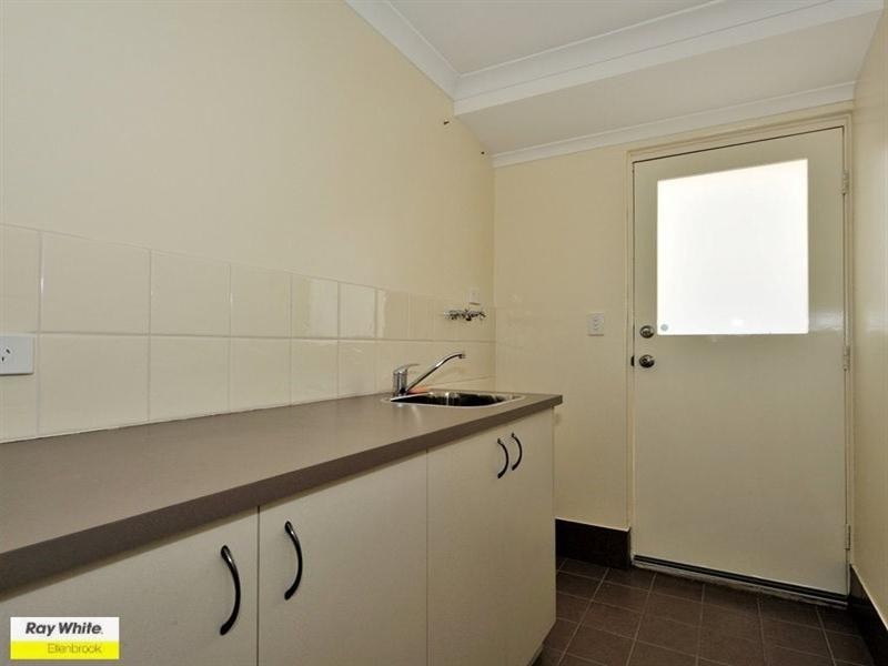 6 Petworth Drive, The Vines WA 6069