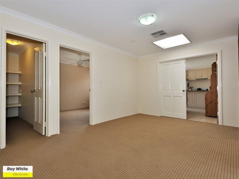 6 Petworth Drive, The Vines WA 6069