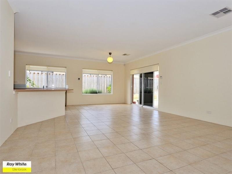 6 Petworth Drive, The Vines WA 6069