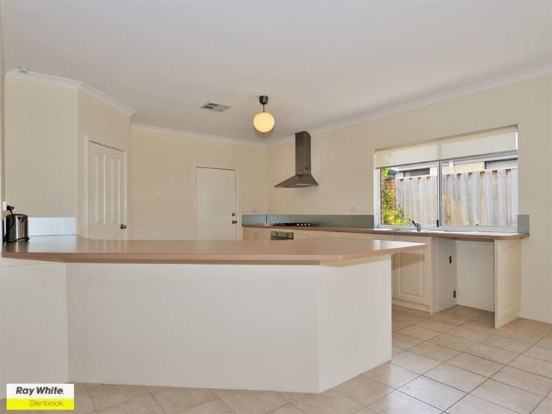 6 Petworth Drive, The Vines WA 6069