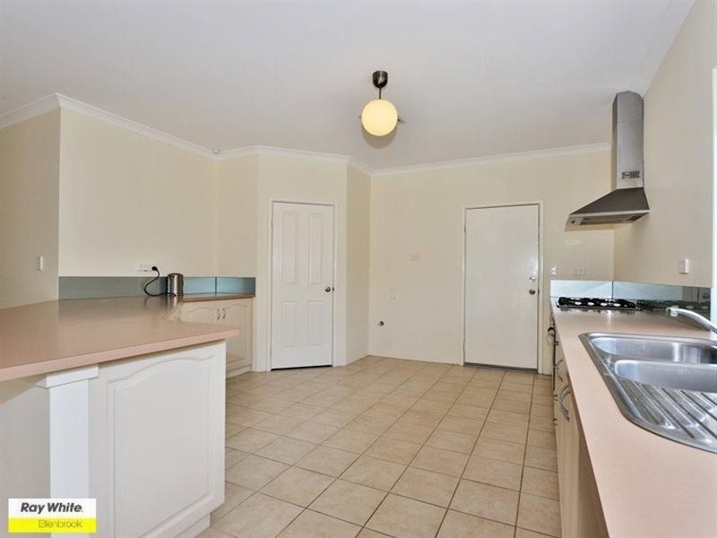 6 Petworth Drive, The Vines WA 6069