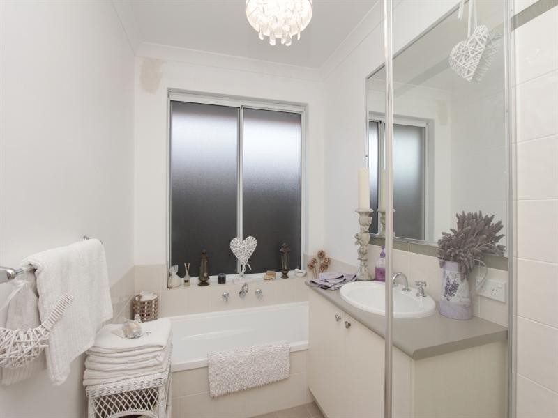 9 Newington Pass, Ellenbrook WA 6069