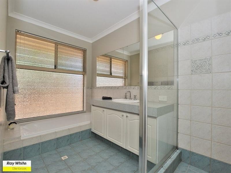 11 Merlot Court, The Vines WA 6069