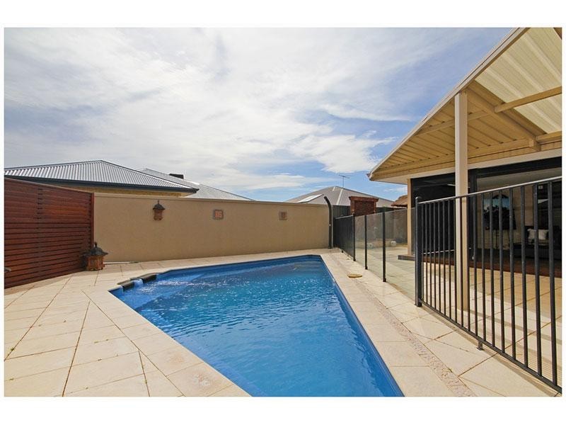 8 Anfield Crescent, Aveley WA 6069