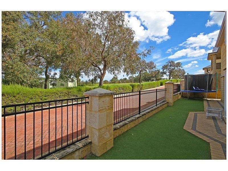 5 Auberge Lane, The Vines WA 6069
