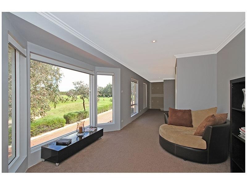 5 Auberge Lane, The Vines WA 6069