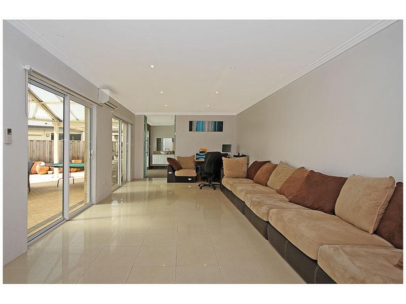 5 Auberge Lane, The Vines WA 6069