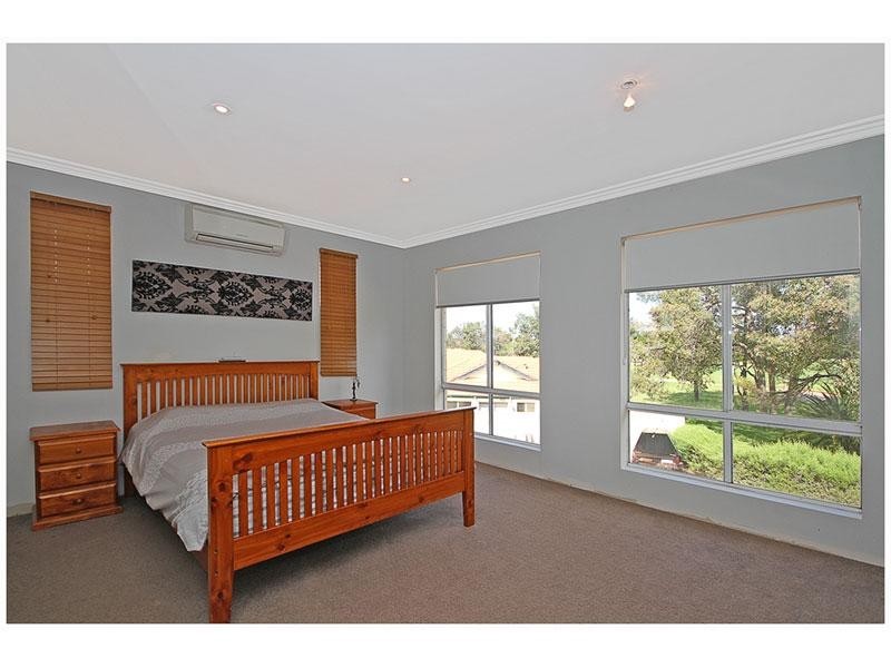 5 Auberge Lane, The Vines WA 6069