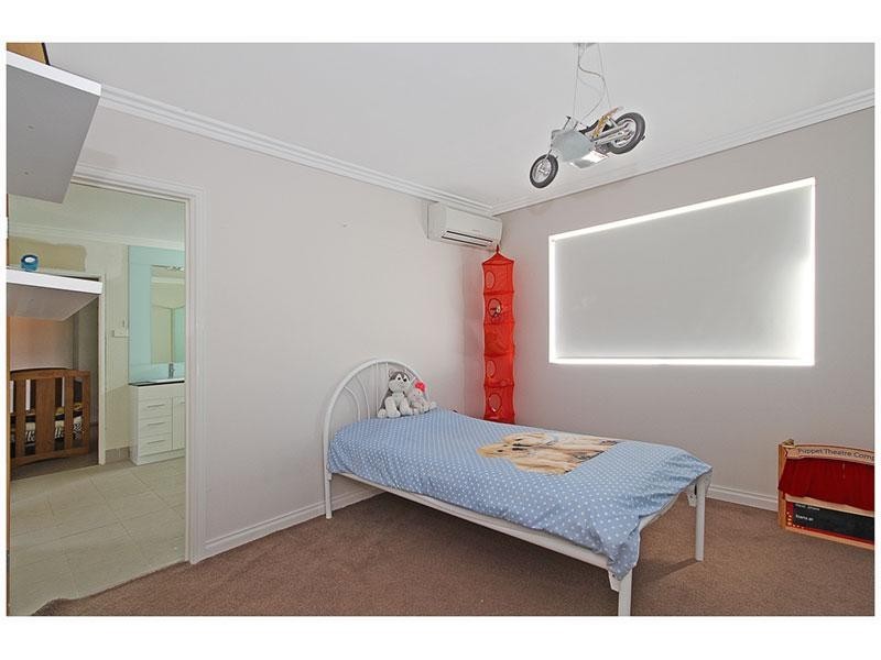 5 Auberge Lane, The Vines WA 6069