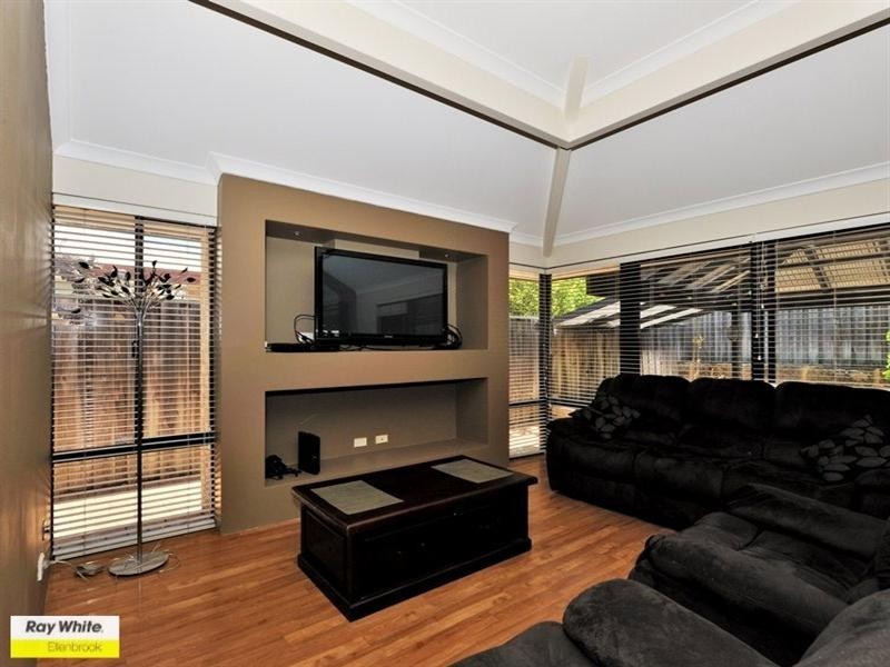 15 Karbar Pass, Ellenbrook WA 6069