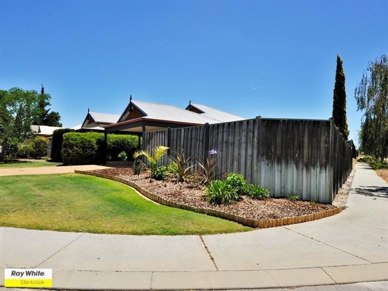 15 Karbar Pass, Ellenbrook WA 6069