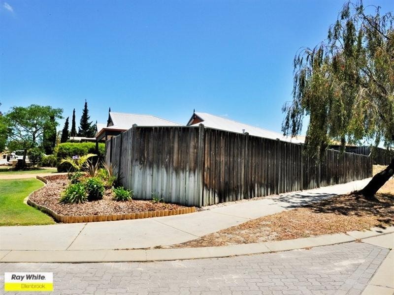 15 Karbar Pass, Ellenbrook WA 6069