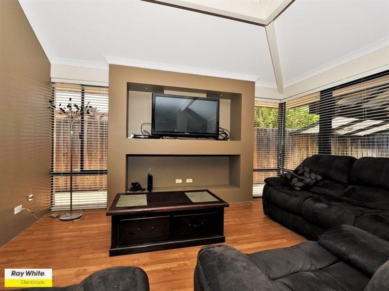 15 Karbar Pass, Ellenbrook WA 6069