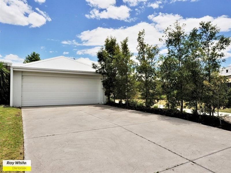 10 Banchory Way, The Vines WA 6069