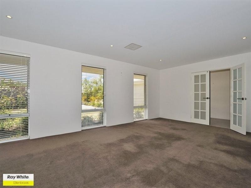 10 Banchory Way, The Vines WA 6069