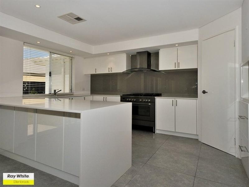 10 Banchory Way, The Vines WA 6069