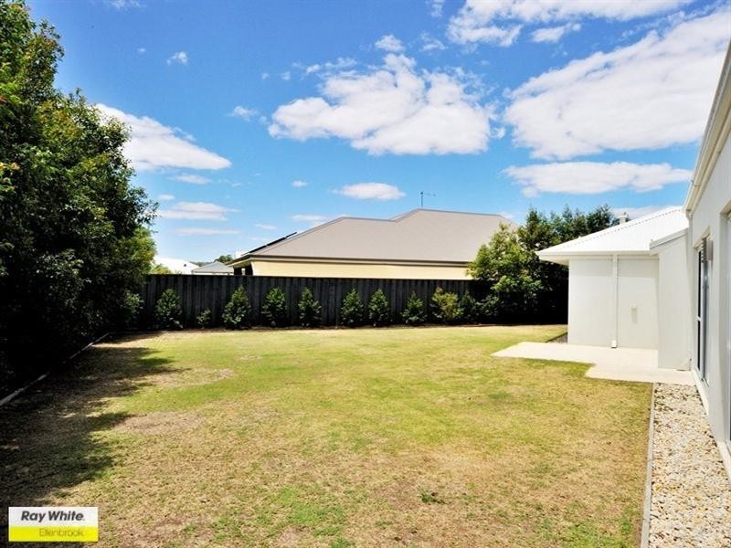 10 Banchory Way, The Vines WA 6069