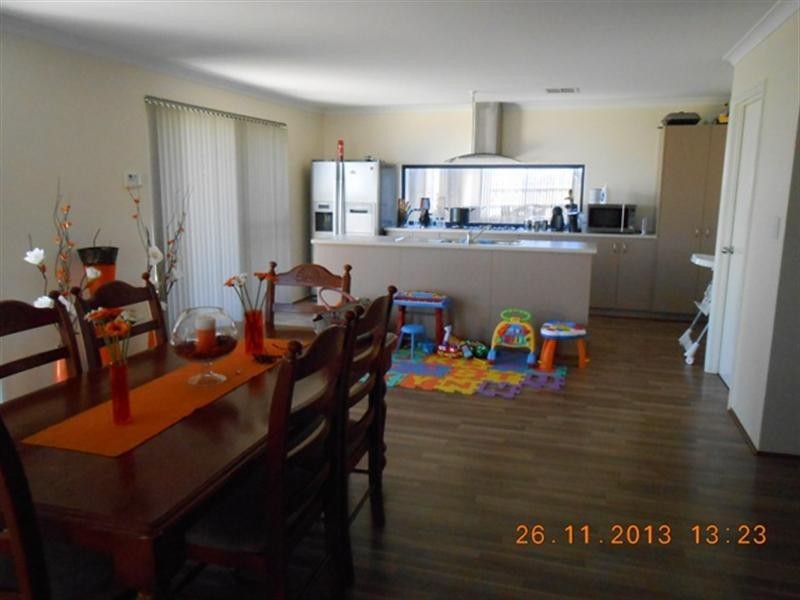 16 Brigalow Bend, Ellenbrook WA 6069