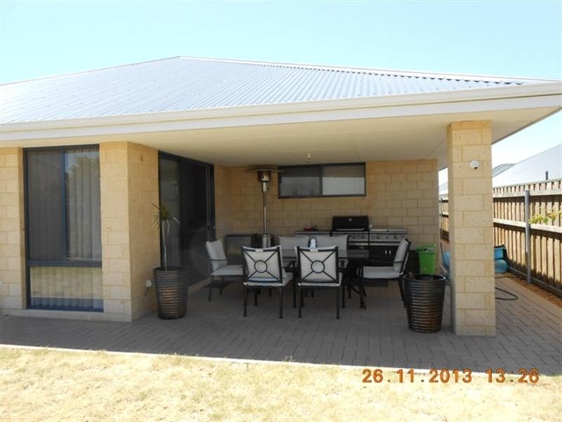 16 Brigalow Bend, Ellenbrook WA 6069