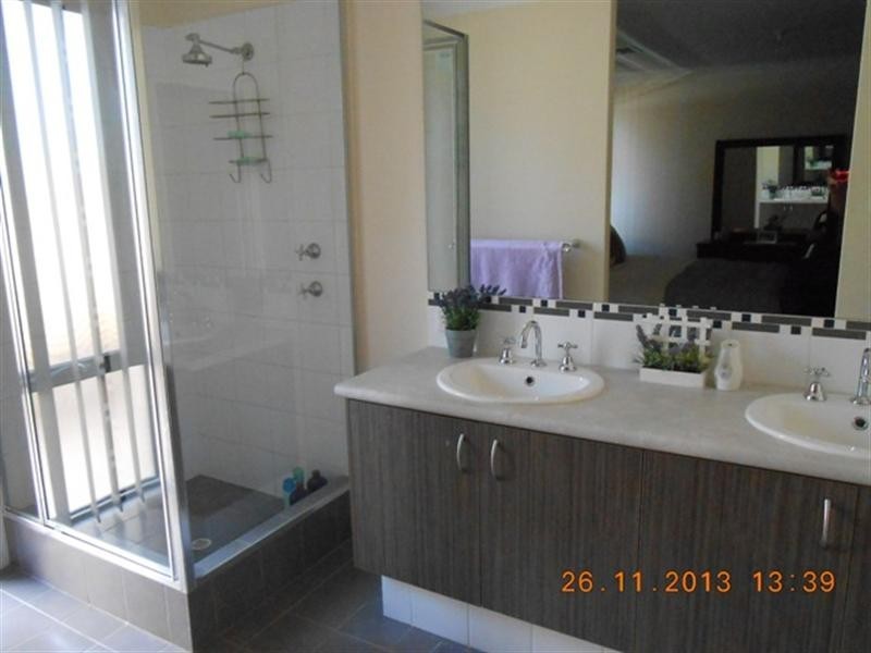 16 Brigalow Bend, Ellenbrook WA 6069