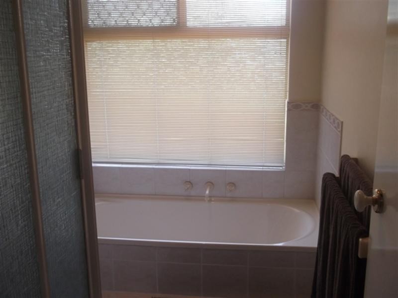 5 Bollinger Close, The Vines WA 6069