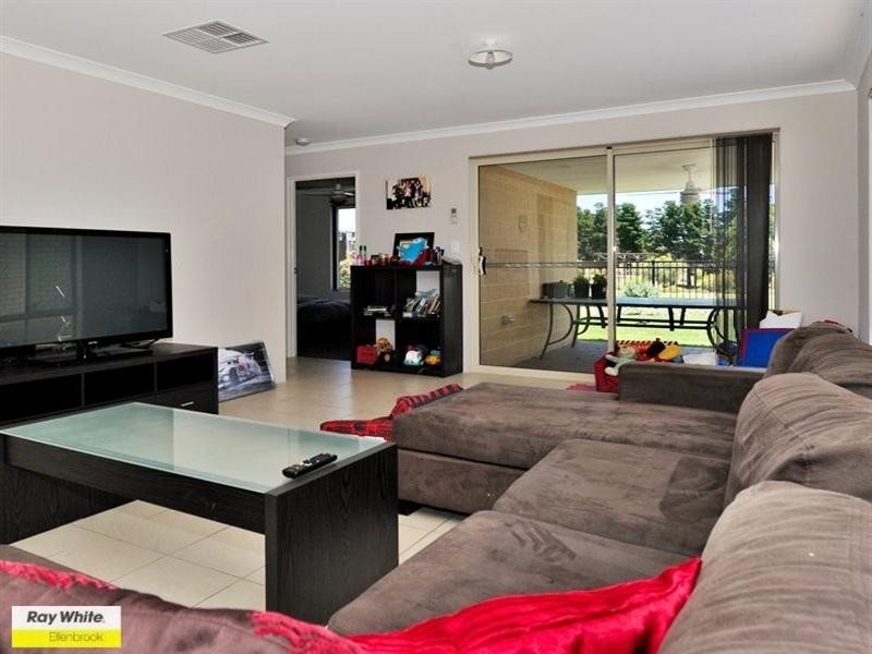 5 Goomally Turn, Ellenbrook WA 6069