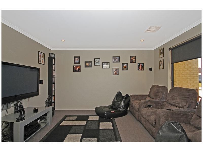 23 Cowra Turn, Aveley WA 6069