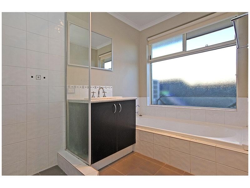 23 Cowra Turn, Aveley WA 6069
