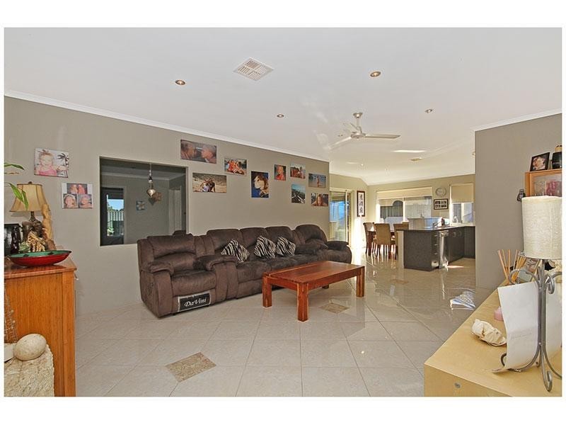 23 Cowra Turn, Aveley WA 6069