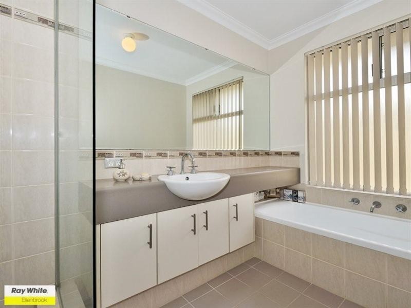 20 Otunic Way, Madeley WA 6065