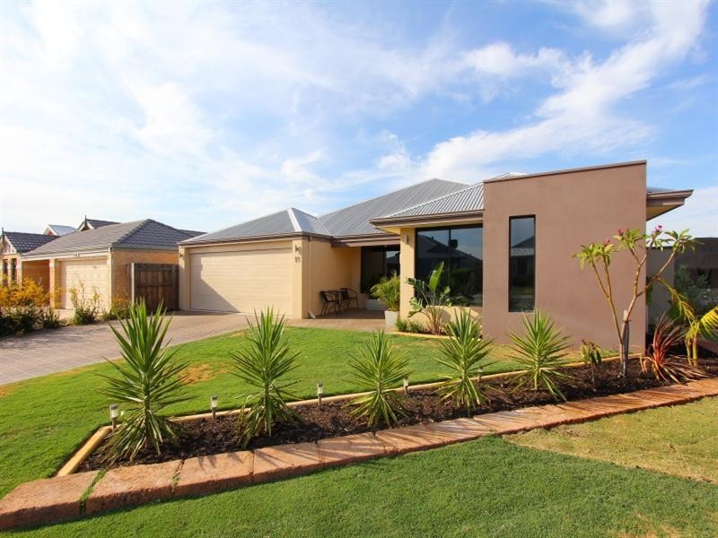 11 Jervis Drive, Ellenbrook WA 6069