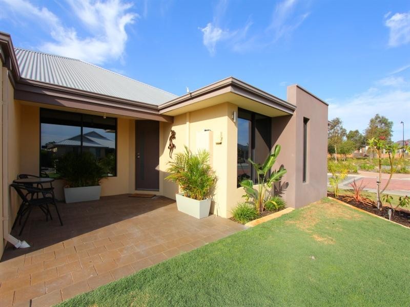 11 Jervis Drive, Ellenbrook WA 6069