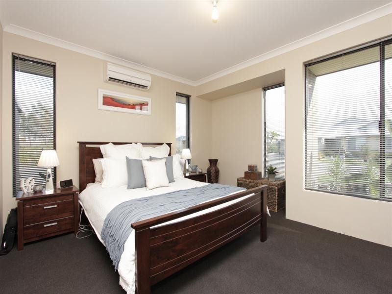 11 Jervis Drive, Ellenbrook WA 6069