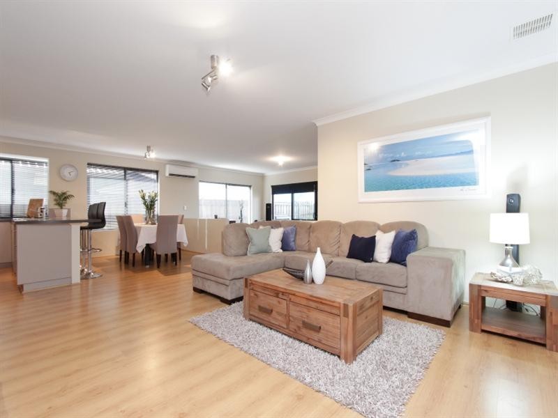 11 Jervis Drive, Ellenbrook WA 6069