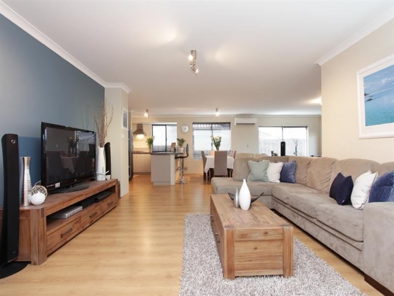 11 Jervis Drive, Ellenbrook WA 6069