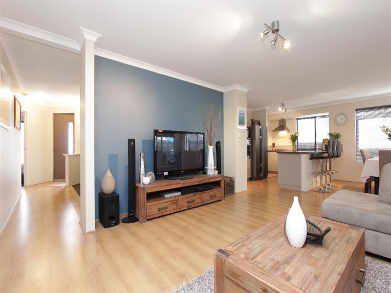 11 Jervis Drive, Ellenbrook WA 6069