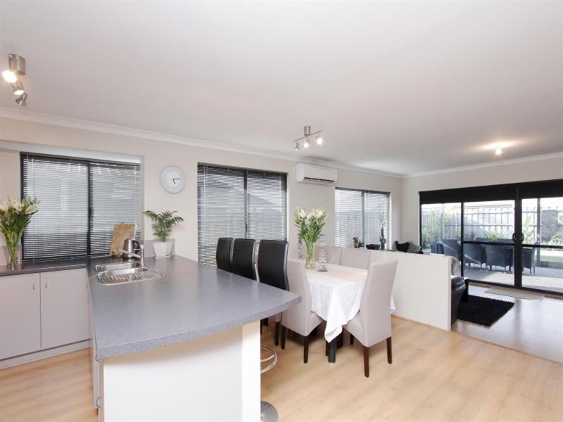 11 Jervis Drive, Ellenbrook WA 6069