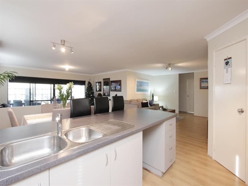 11 Jervis Drive, Ellenbrook WA 6069