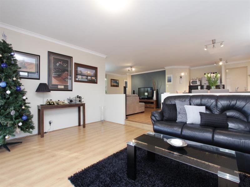 11 Jervis Drive, Ellenbrook WA 6069