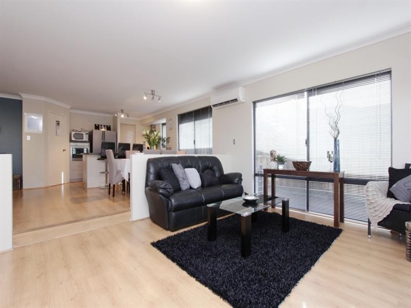 11 Jervis Drive, Ellenbrook WA 6069