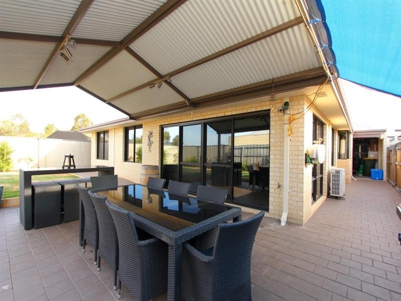 11 Jervis Drive, Ellenbrook WA 6069