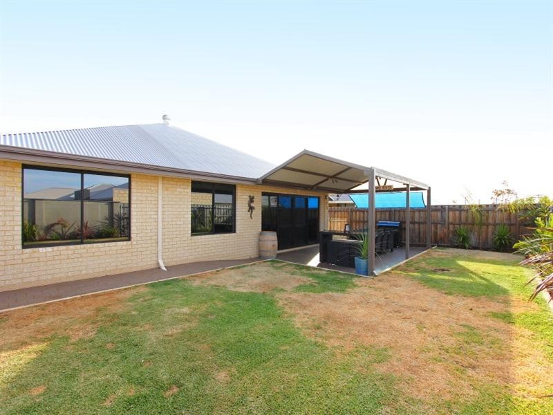 11 Jervis Drive, Ellenbrook WA 6069