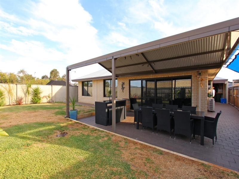 11 Jervis Drive, Ellenbrook WA 6069