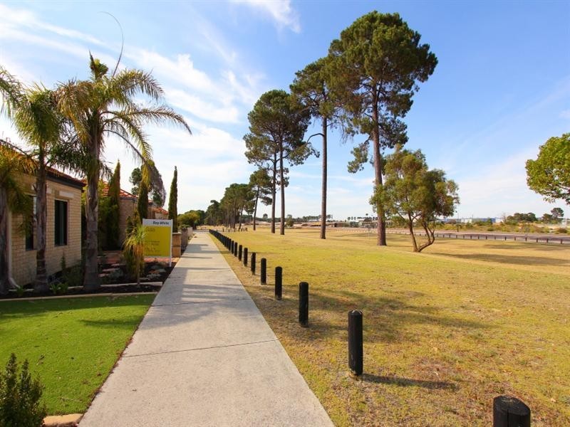 8 Toulon Lane, Ellenbrook WA 6069